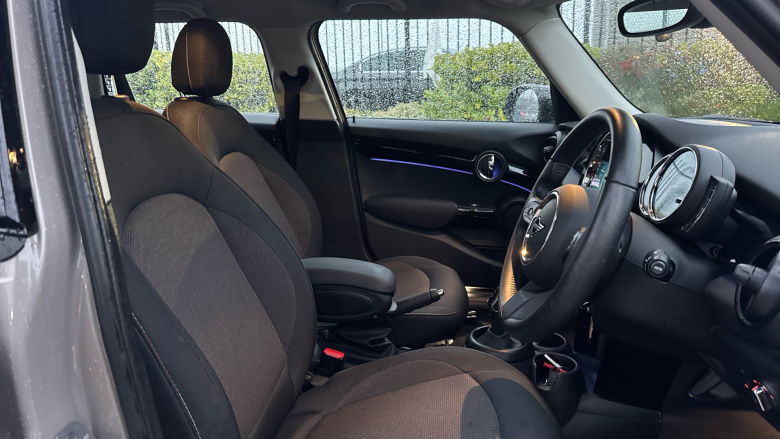 MINI Hatchback 1.5 Cooper Classic Premium 5dr Auto Petrol Hatchback